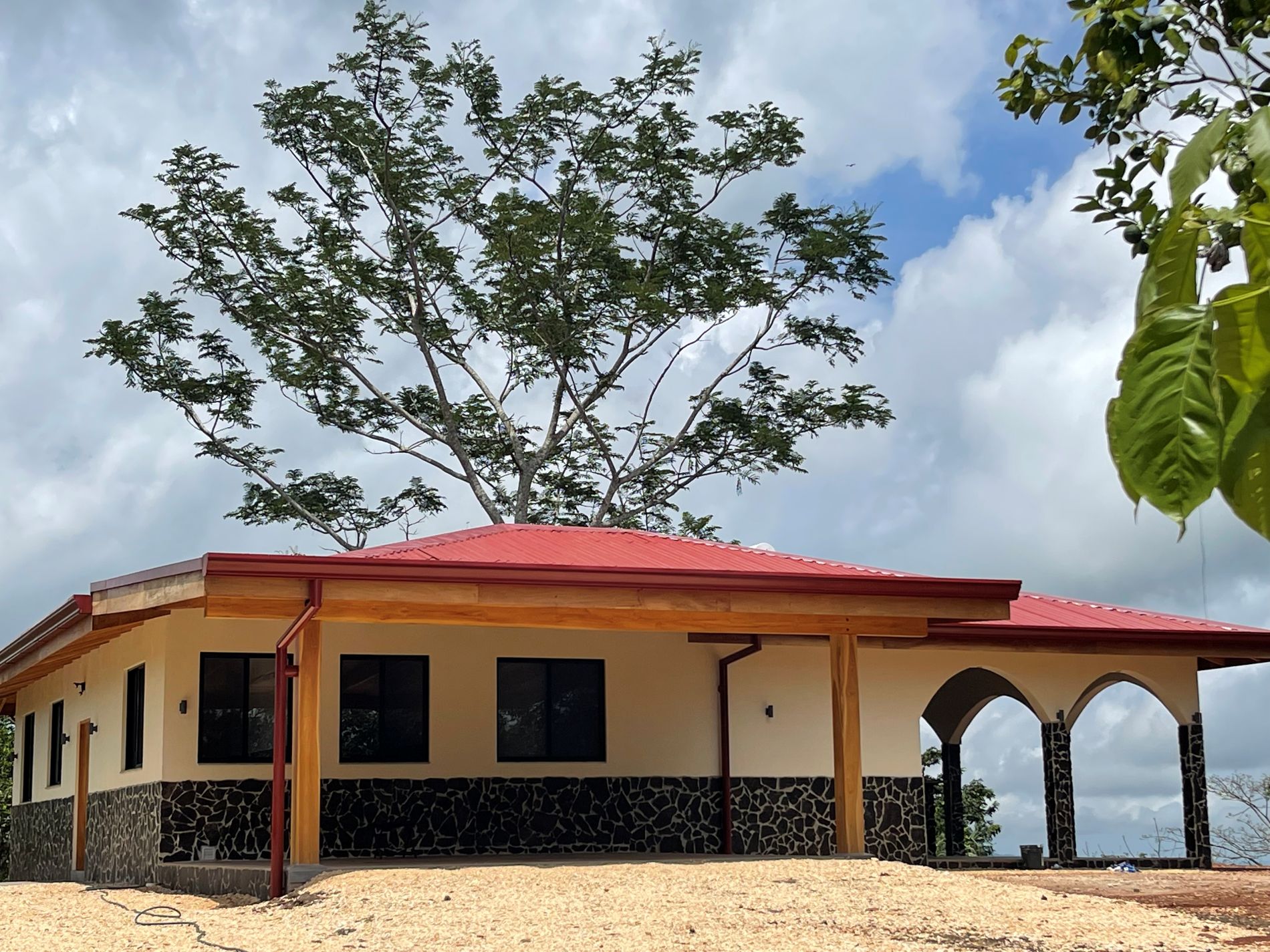 Mehr über den Artikel erfahren Haus auf 9,8 ha mit Meerblick bei Samara