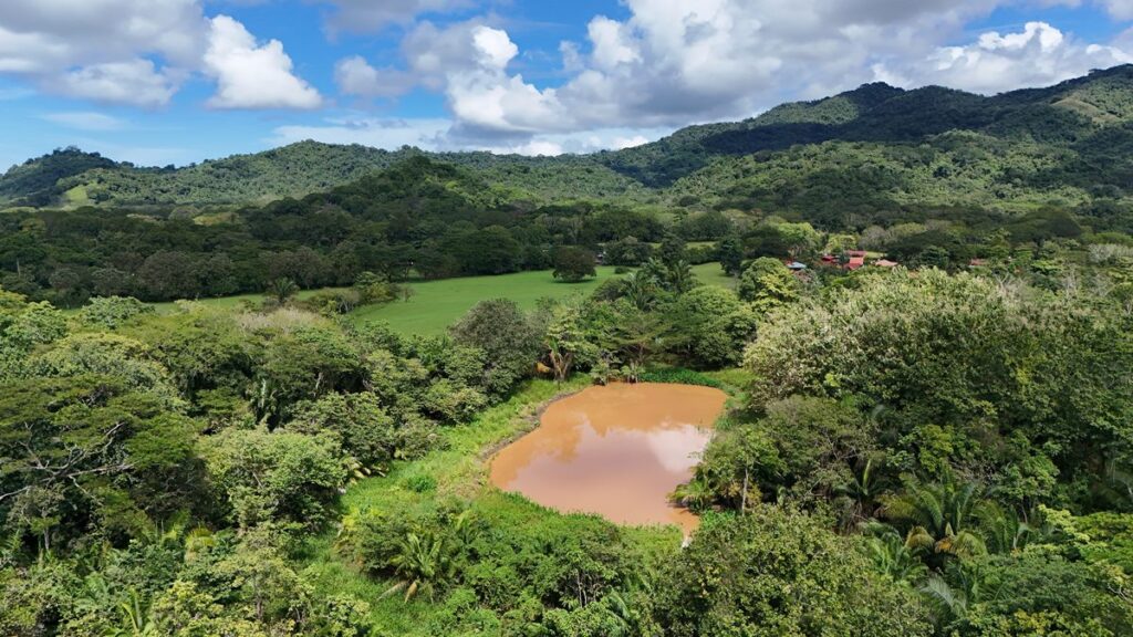 Privater See in den Tropen